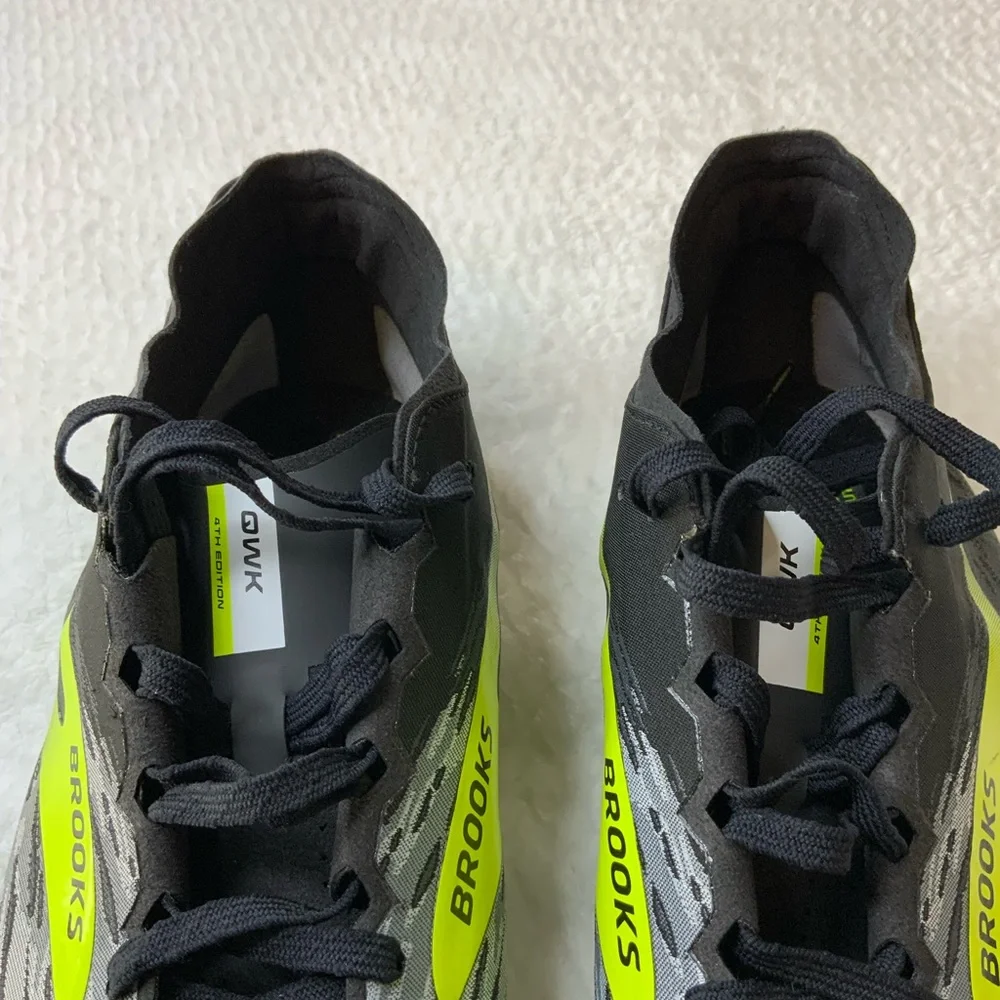 Brooks ELMN8 v5 track spike shoe